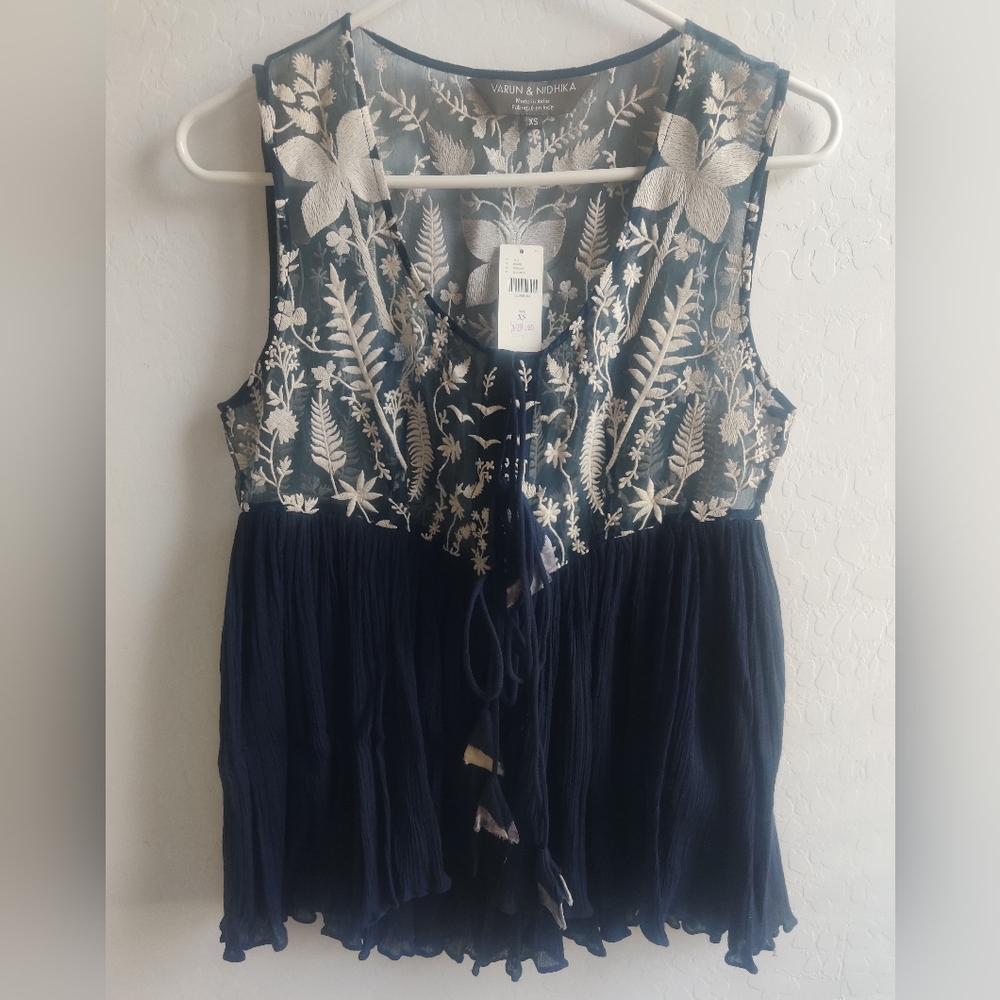 🆕 Anthropologie Varun & Nidhika Navy Blue embroidered Floral baby doll Top_XS